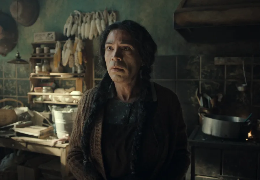 Mauricio Isaac como La Calavera en la serie de Netflix Las Muertas