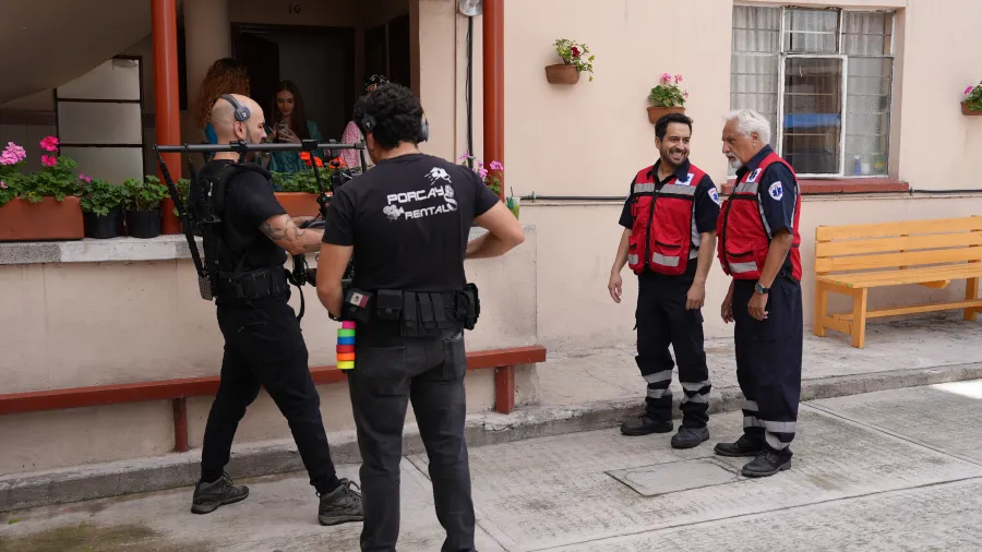 Parte del elenco de 'Los Hilos del Pasado'.