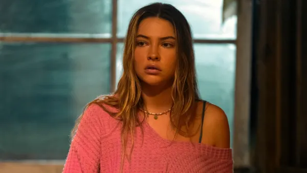 Madelyn-Cline-feature-OUTERBANKS_408_Unit_09349RC