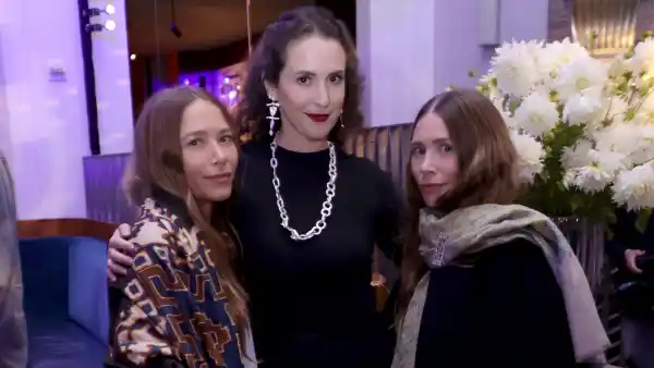 Mary-Kate-and-Ashley-Olsen