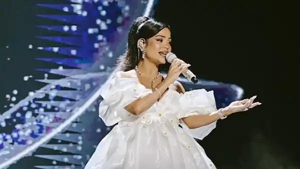 Natti Natasha revela el sexo de su bebé en premios Juventud 2025