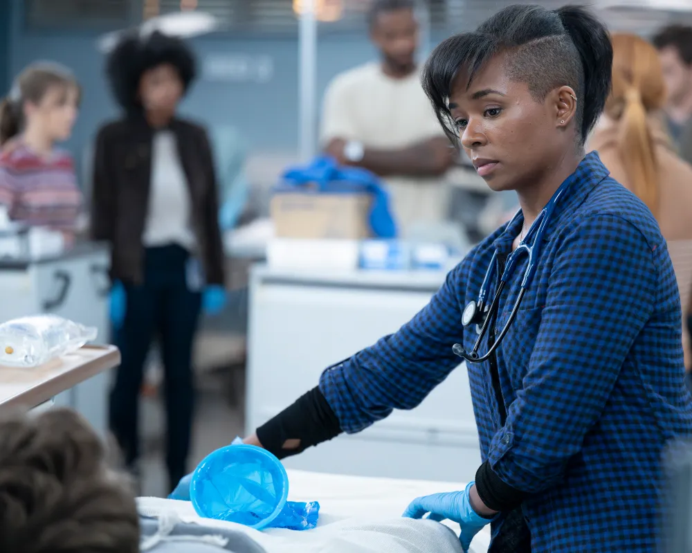 Simone-Griffith-Greys-Anatomy-Season-22-Premiere-Feature-178594_0171