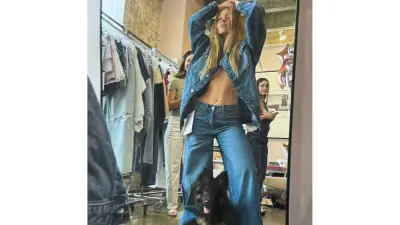 Sydney Sweeney Goes Braless While Flexing Her Abs in a Behind-the-Scenes Photo From American Eagle Ad