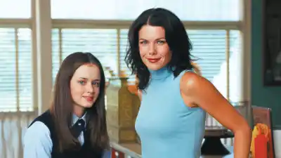 TCDGIGI_EC038 Gilmore Girls Cover Story.jpg
