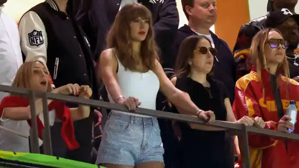Taylor-Swift-GettyImages-2198617063