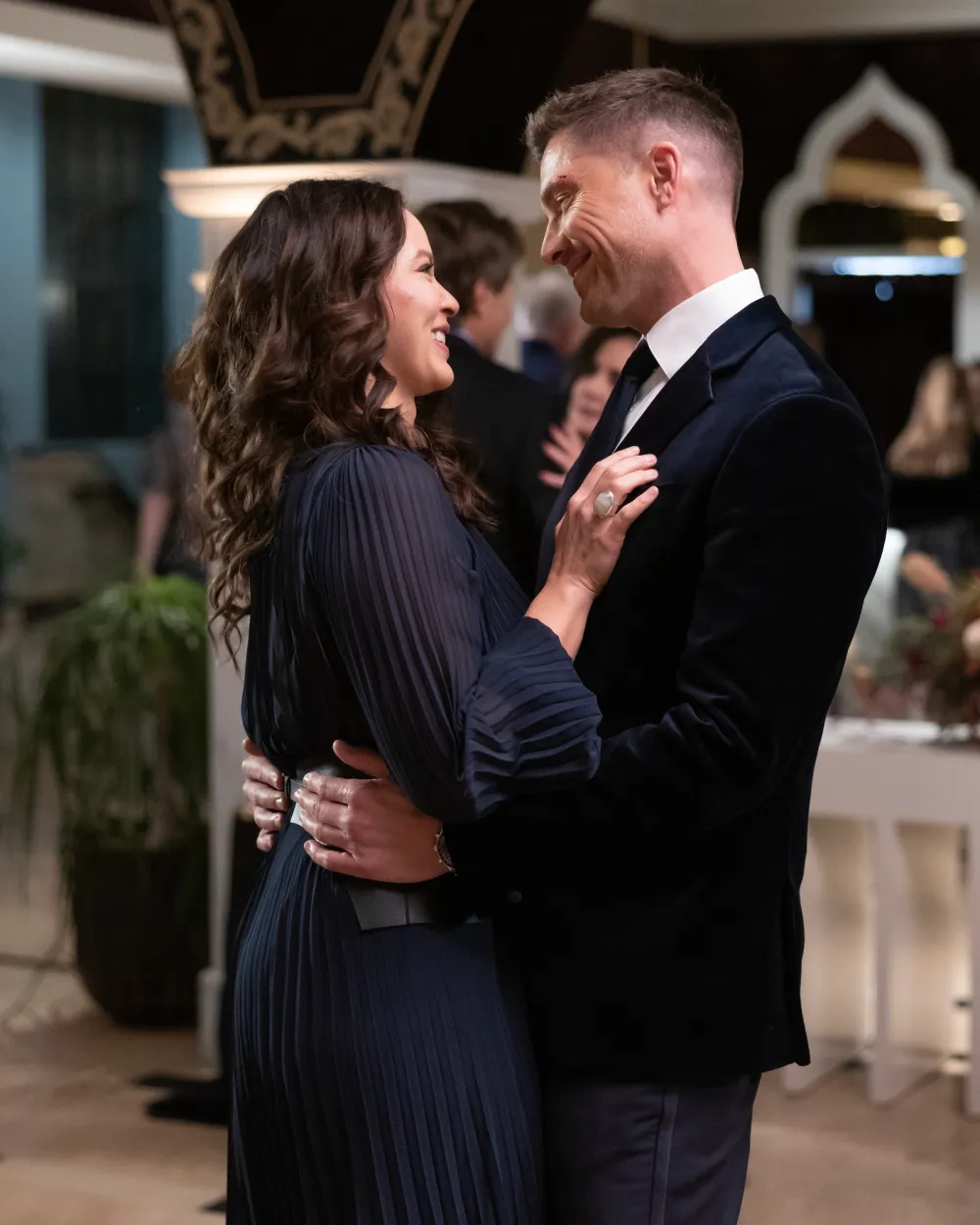 The Rookie s Mekia Cox Admits She Couldn t Take Seeing Melissa and Eric Kiss for 1st Time As Chenford