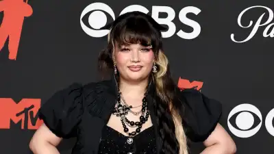 Who Is Lola Young 5 Things to Know About the Messy Singer