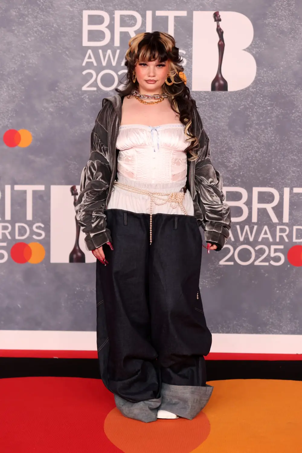 Who Is Lola Young 5 Things to Know About the Messy Singer