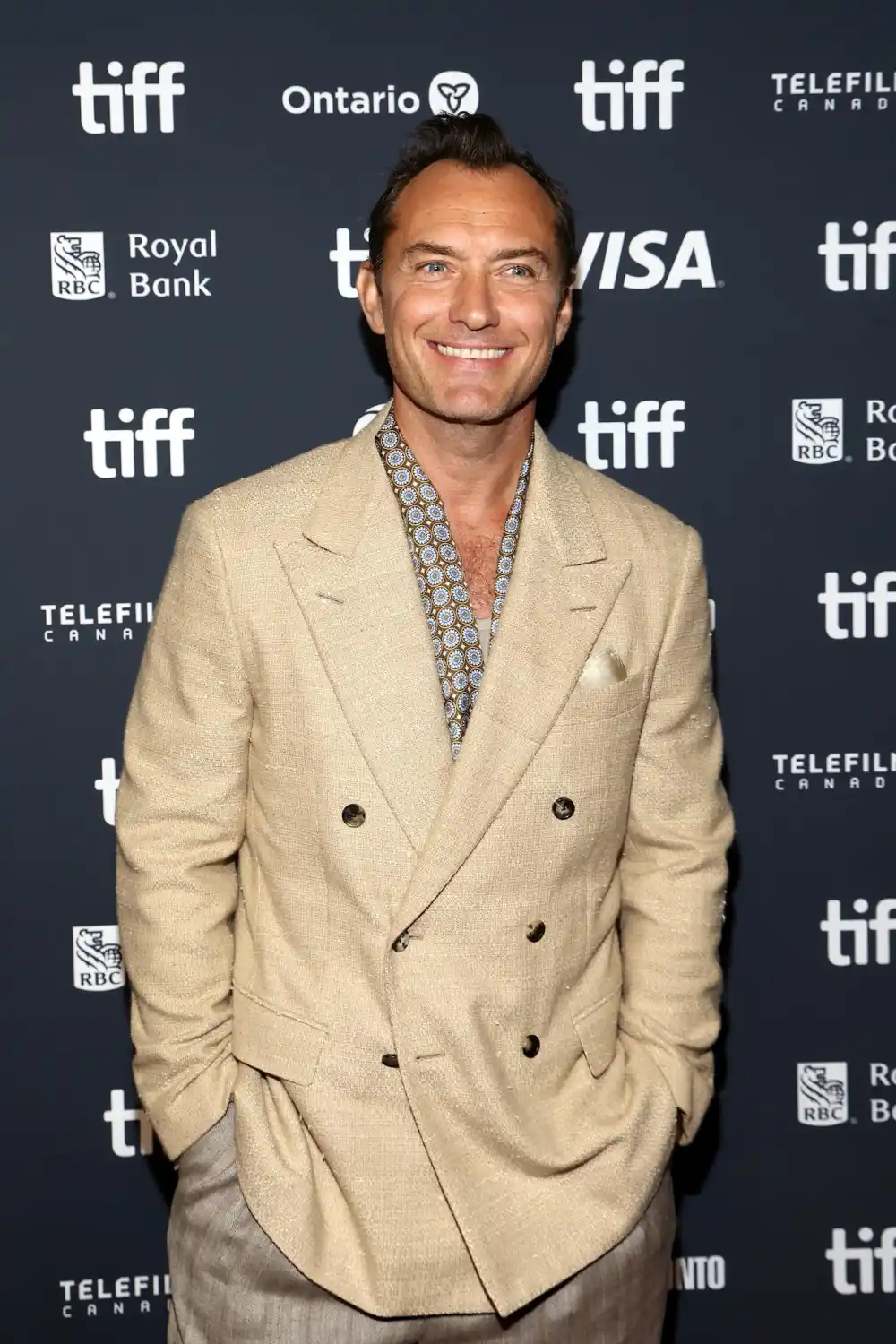 Who Is Presenting the 2025 Emmy Awards Lauren Graham Alexis Bledel More