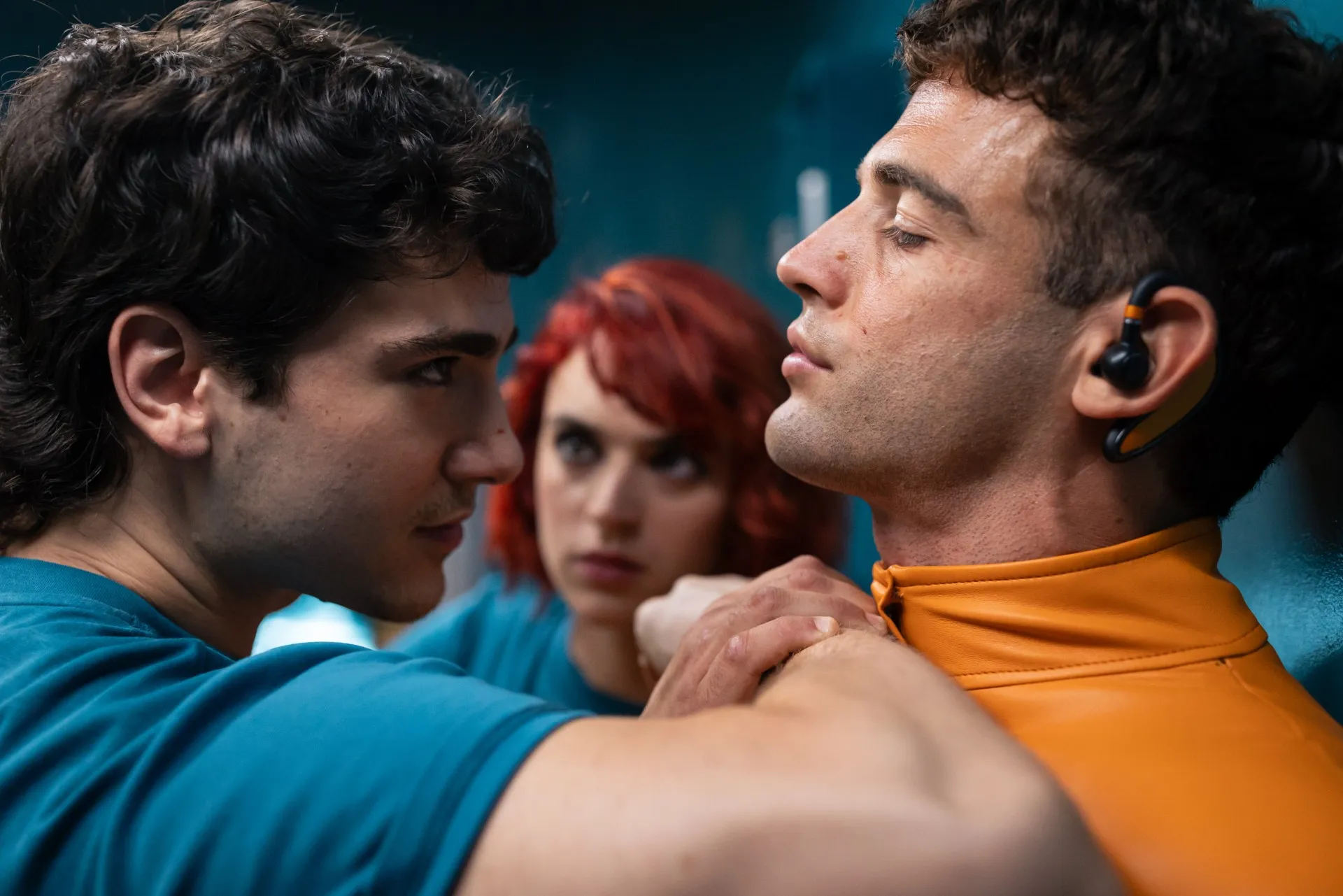 Pau Simon as Max, Alicia Falcó as Asia, Jason Fernández as Yako in Billionaires' Bunker