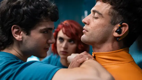 Pau Simon as Max, Alicia Falcó as Asia, Jason Fernández as Yako in Billionaires' Bunker