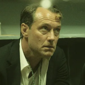Jude Law and Jason Bateman in Black Rabbit