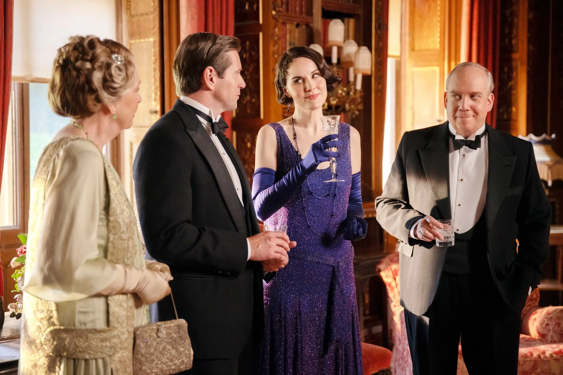 Penelope Wilton, Allen Leech, Michelle Dockery, Paul Giamatti in Downton Abbey: The Grand Finale