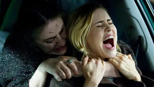 Lorna Raver, Alison Lohman in Drag Me to Hell