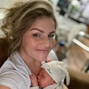 Erin Bates Says Her Leg Still Isnt Functioning 1 Month After Giving Birth Time Will Heal