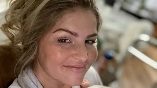 Erin Bates Says Her Leg Still Isnt Functioning 1 Month After Giving Birth Time Will Heal