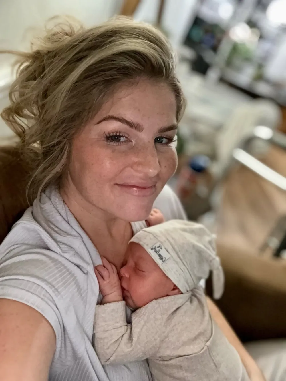 Erin Bates Says Her Leg Still Isnt Functioning 1 Month After Giving Birth Time Will Heal