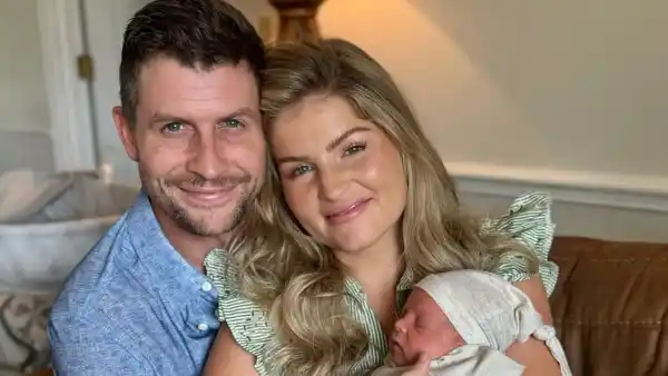 Erin Bates Says Her Leg Still Isnt Functioning 1 Month After Giving Birth Time Will Heal