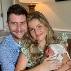 Erin Bates Says Her Leg Still Isnt Functioning 1 Month After Giving Birth Time Will Heal