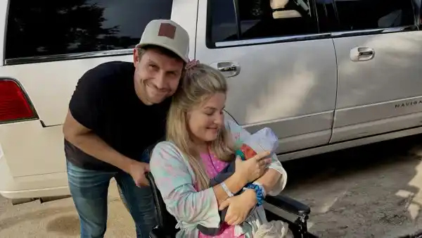 Erin Bates Says She Doesnt Have Function of Her Right Leg After Sepsis Battle