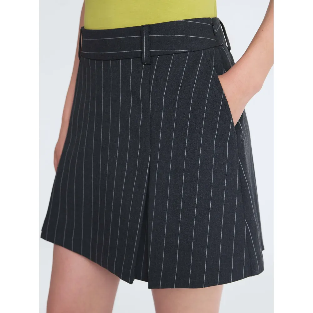 pleated mini skirt