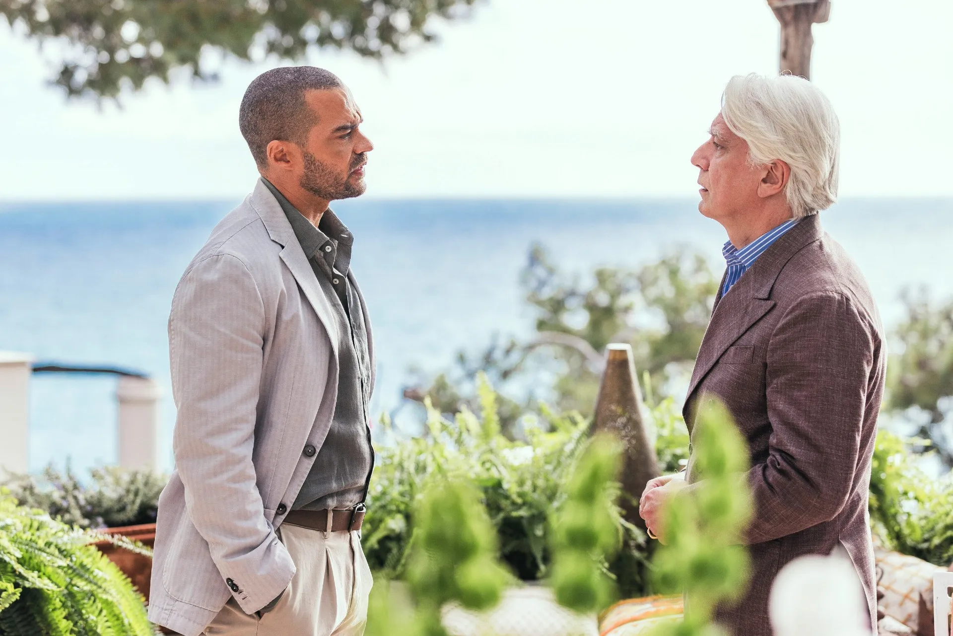 Jesse Williams, Tommasco Ragno in Hotel Costiera