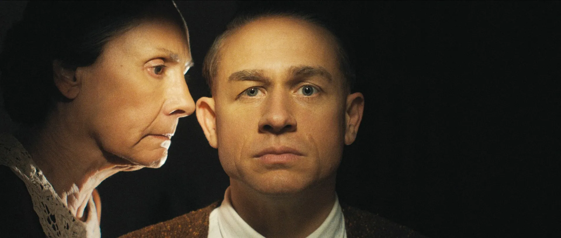 Laurie Metcalf and Charlie Hunnam in Monster: The Ed Gein Story