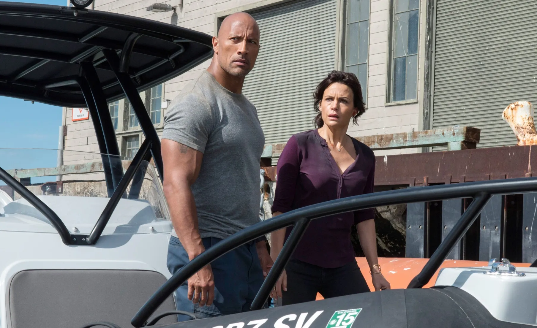 Dwayne Johnson, Carla Gugino in San Andreas