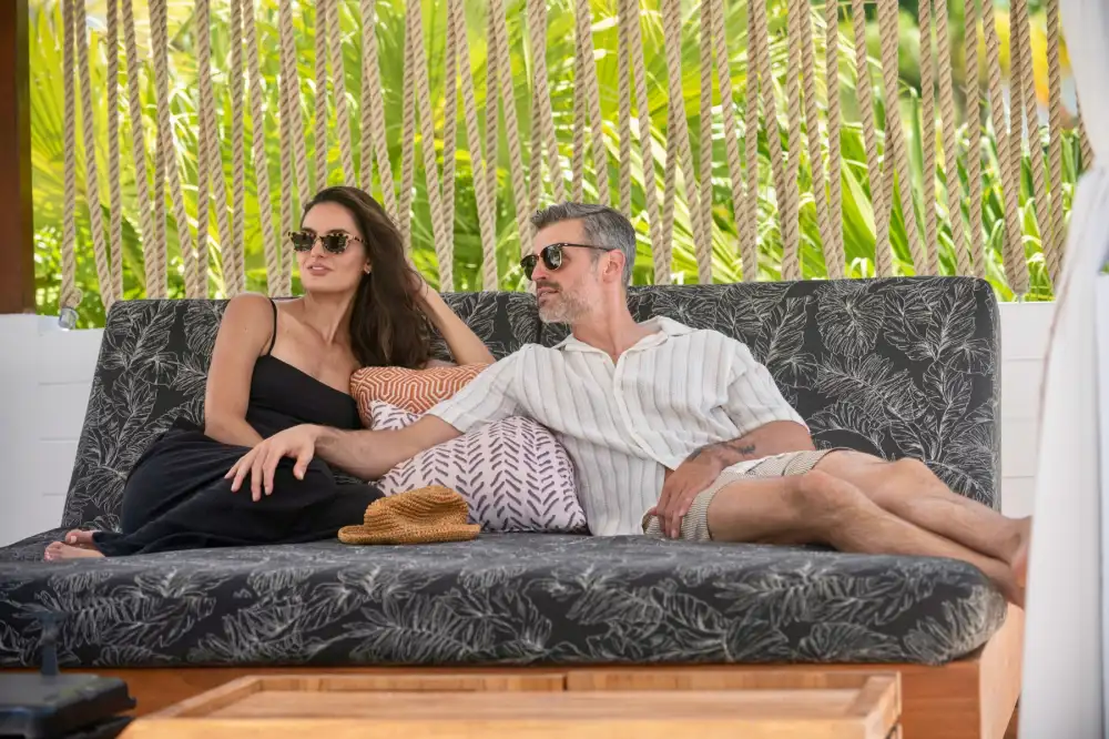 The Bachelorettes Peter Kraus and Fiance Hana Ostapchuk Tease Intimate Holiday Wedding