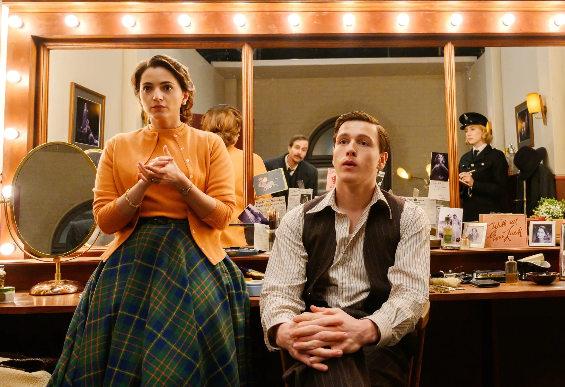Pearl Chanda, Sam Rockwell, Harris Dickinson, Saoirse Ronan in See How They Run