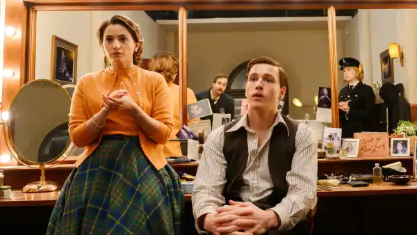 Pearl Chanda, Sam Rockwell, Harris Dickinson, Saoirse Ronan in See How They Run