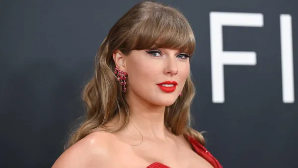 Taylor Swift Sleeveless Sweater Lookalike