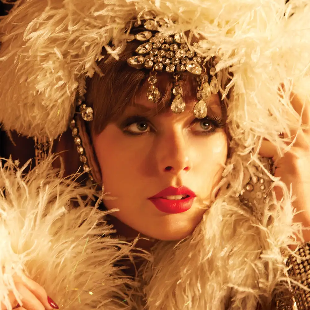 Taylor Swift Goes Nearly Naked in Sexy New 'The Crowd Is Your King' Vinyl Cover for Target