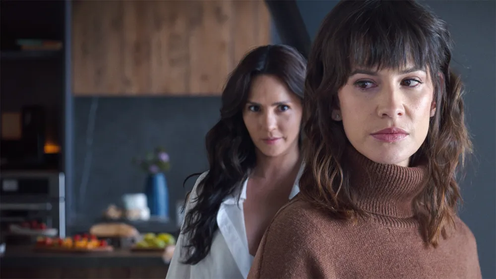 Laura Londo&ntilde;o and Carmen Villalobos in The Guest