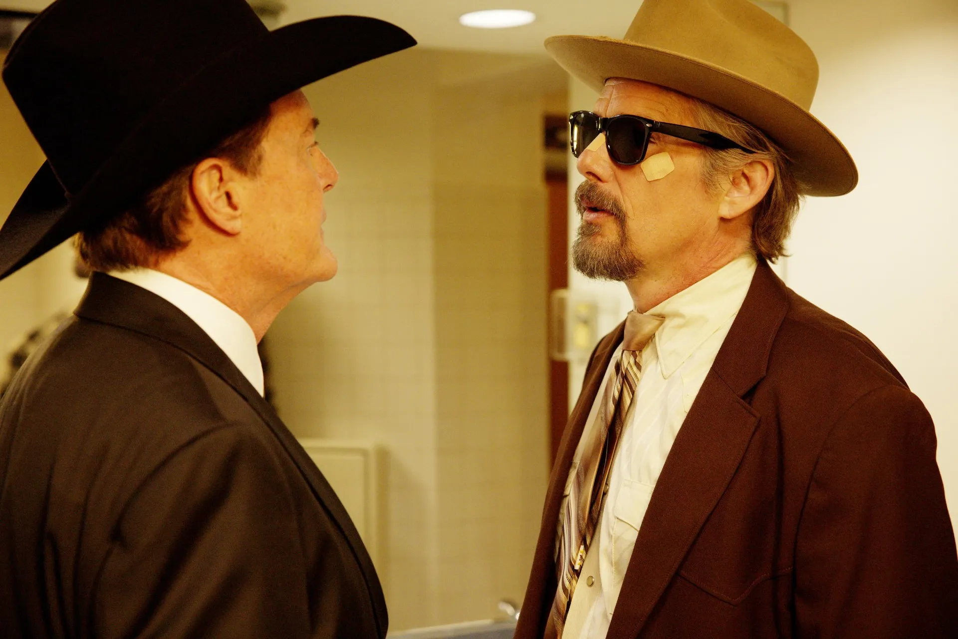 Kyle MacLachlan, Ethan Hawke in The Lowdown