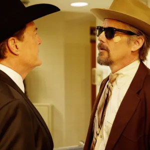 Kyle MacLachlan, Ethan Hawke in The Lowdown