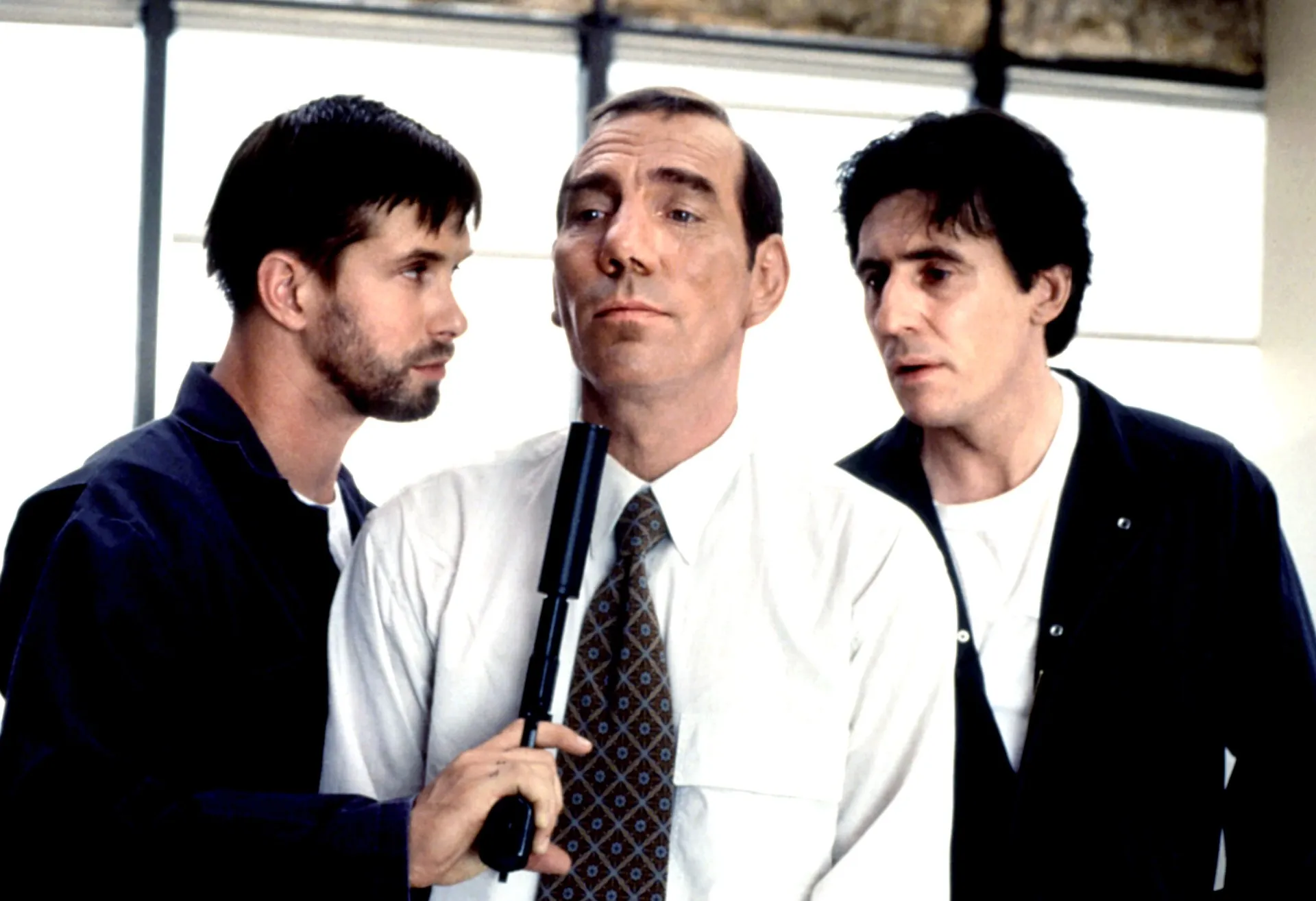 Stephen Baldwin, Pete Postlethwaite, Gabriel Byrne in The Usual Suspects