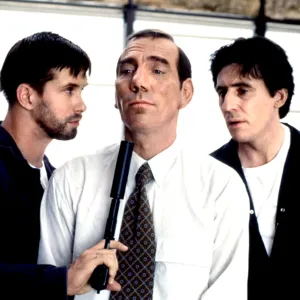 Stephen Baldwin, Pete Postlethwaite, Gabriel Byrne in The Usual Suspects