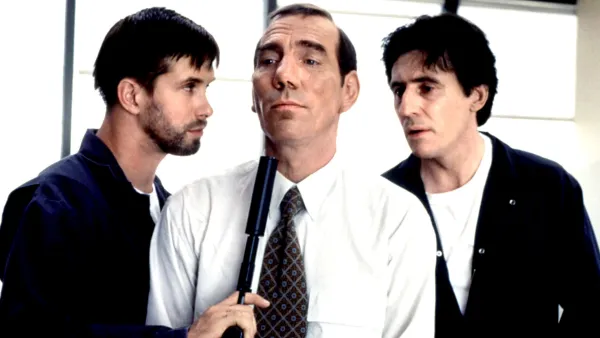 Stephen Baldwin, Pete Postlethwaite, Gabriel Byrne in The Usual Suspects