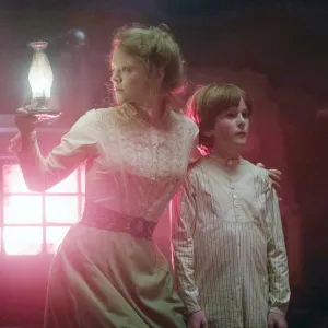 Sarah Snook, Finn Scicluna-O'Prey in Winchester