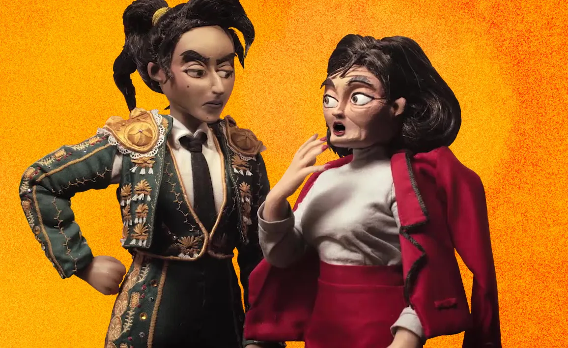 women-wearing-shoulder-pads