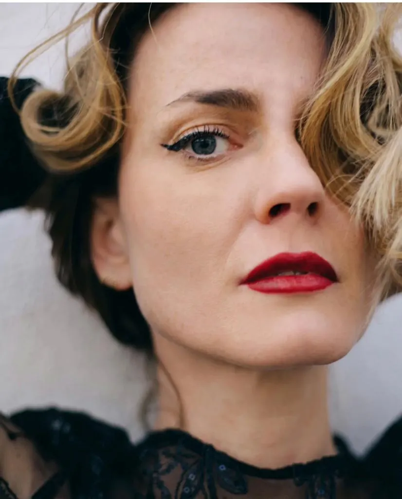 Actriz italiana Mara Andress, en la serie 'El Dentista' de ViX