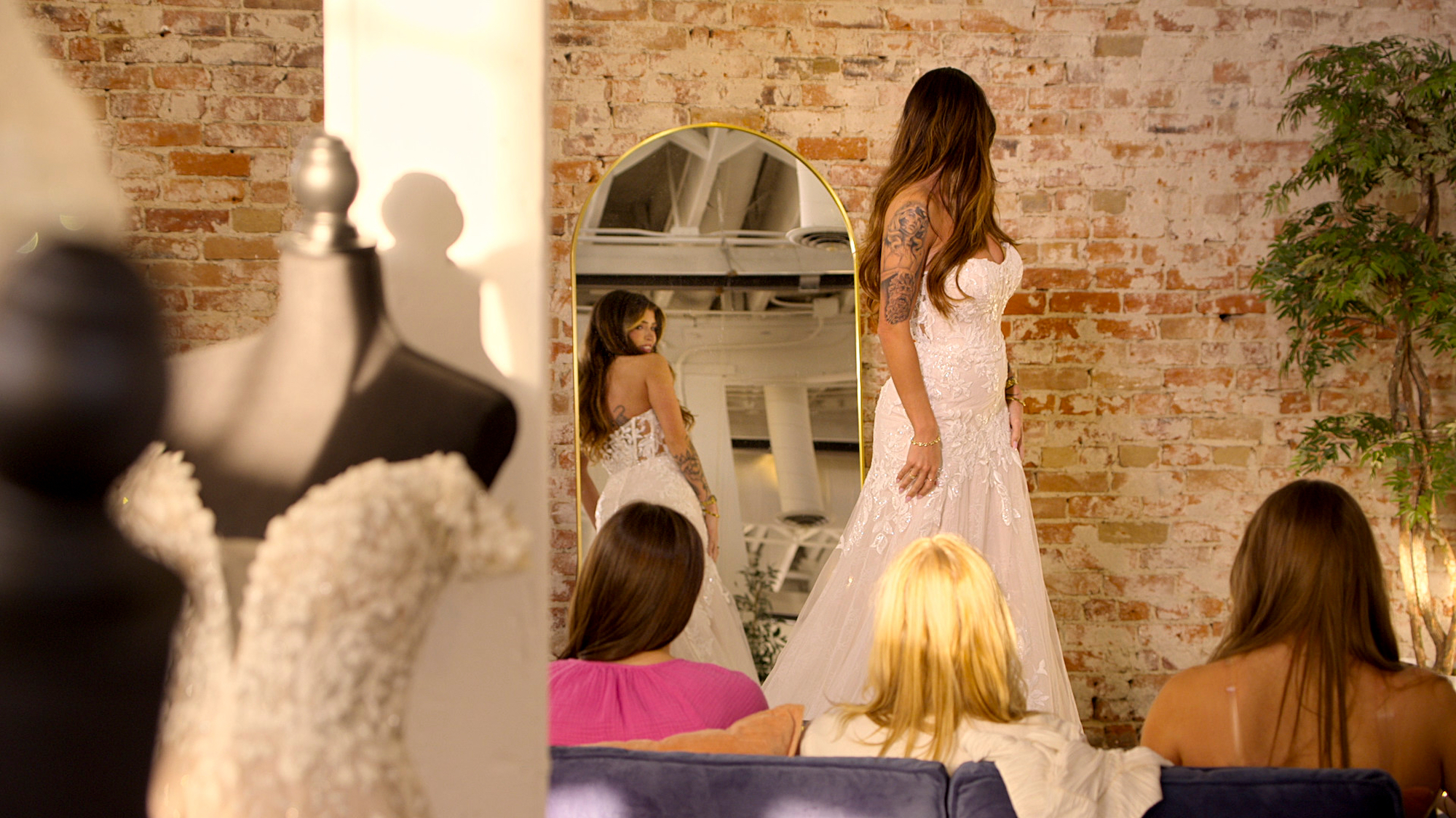 Ali-Wedding-Dress-Love_Is_Blind_n_S9_E10_00_54_23_23R