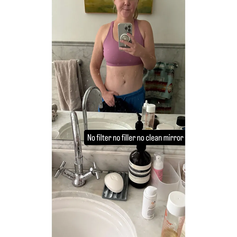 Amy Schumer Puts Abs on Display in New Mirror Selfie
