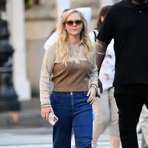 Amy Schumer displays her enviable new figure as she shows off the results of her dramatic Mounjaro weight loss instar55157245