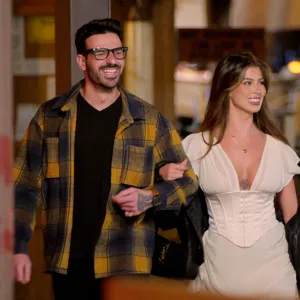 Anton-and-Ali-Love_Is_Blind_n_S9_E9_00_16_25_04R