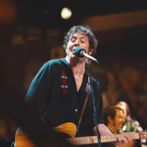 Can Jeremy Allen White Sing What to Know About His Deliver Me From Nowhere Performance