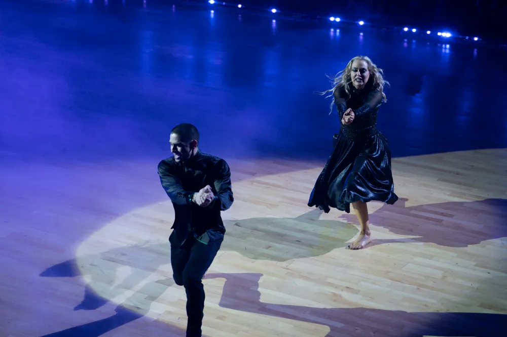 DWTS-Elaine-Hendrix-Best-Quotes-About-Her-Age-1