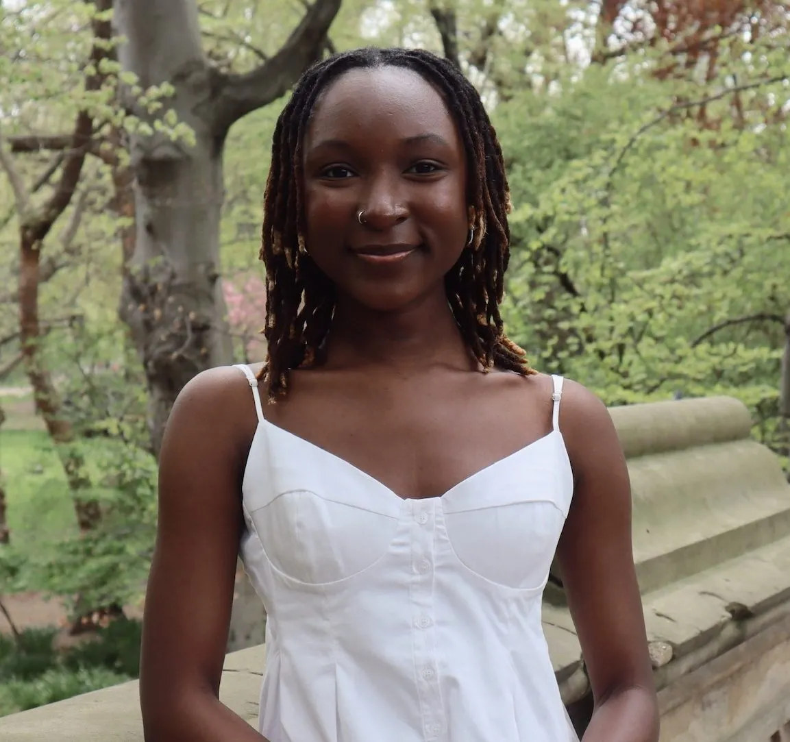 Erianne Lewis - headshot for bio