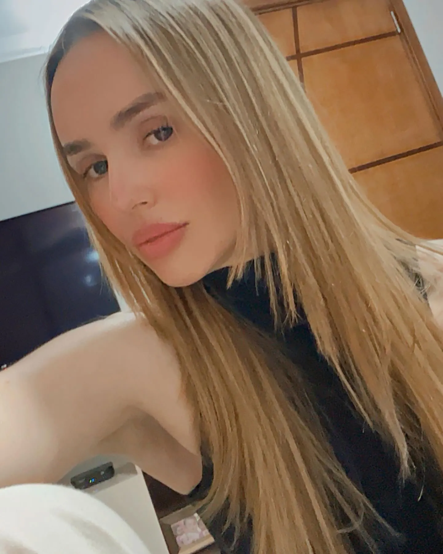 Feature Influencer Lidiane Aline Lorenço Daughter Miana Found Dead After Strange Smell From Their Apartment